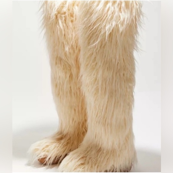 ❄️🐰DONATED Jeffrey Campbell Fluffy-OK Faux Fur Boot - Picture 3 of 8